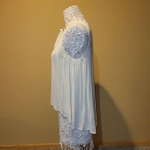 Onethland sleeveless high-low top